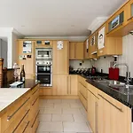 Lovely Putney Family Home By The Thames