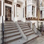 Bright Gratton Road Apartment