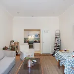 Bright Gratton Road Apartment