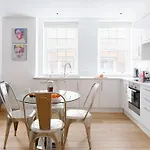 Urban Stay Lovat Lane Apartments