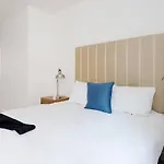 Urban Stay Lovat Lane Apartments