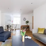 Urban Stay Lovat Lane Apartments