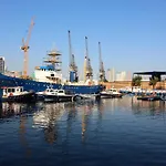Canary Wharf Luxury River View Apartment