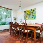 Veeve - East London Elegance