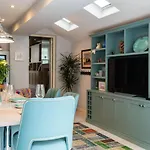 Immaculate Designer Home In Wandsworth