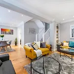 Victoria Mews House - By Sojourn