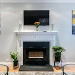 Victoria Mews House - By Sojourn