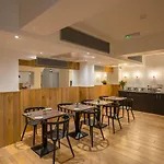 Pelican London Hotel And Residence