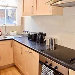 Gorgeous Studio In Trendy London Location