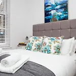 Soho Suites By Indigo Flats