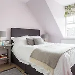 Delightful 1 Bed Apartment In Shepherd\'S Bush