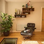 The Norfolk Townhouse - Stunning 5Bdr Home