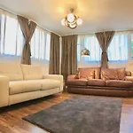 2 Beds 2 Baths In Heart Of London