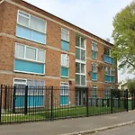 25 Idmiston Road