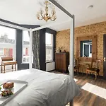 Courcy Road - 7 Bedroom - Sleeps Up To 22