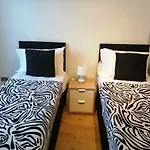 Dream Time Apartments-Aqua Suite