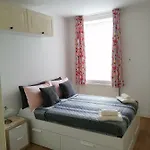 Dream Time Apartments-Aqua Suite