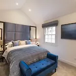 Spectacular Knightsbridge House Harrods 1 minute
