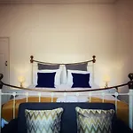 Paul\'S Place Near Heathrow