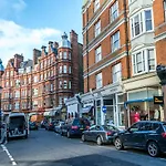 One Bedroom High Street Kensington Apartment