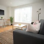 Moonside - Stunning Angel Apartments