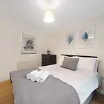 2 Bed Chic Apartment Near Shoreditch & Liverpool St Free Wifi & Parking By City Stay Aparts London