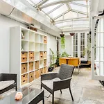 2Bed W/ Covered Patio, 5 Mins To Paddington Stn