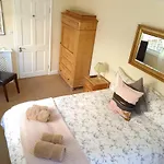 Pretty Maida Vale Apartments