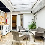 2Bed W/ Covered Patio, 5 Mins To Paddington Stn