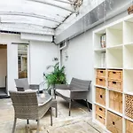 2Bed W/ Covered Patio, 5 Mins To Paddington Stn