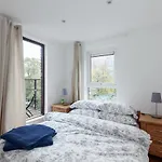 White City Apartment