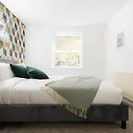 The Kensington Grove - Stylish 2Bdr Flat With Private Patio