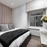 Beaufort Mansions , Chelsea