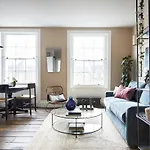Luxurious 1 Bedroom Apartment - Minutes From Angel Tube St.