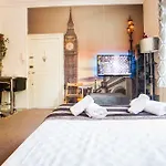 Pimlico Chic Suite