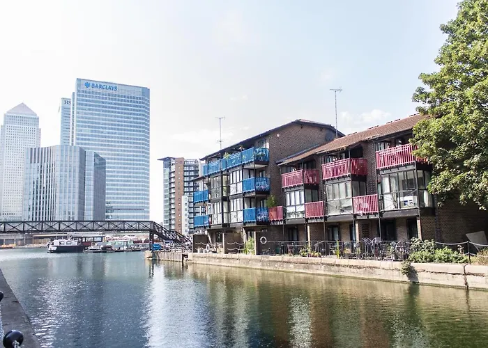 Premium Apartments Over Looking Canary Wharf Towers