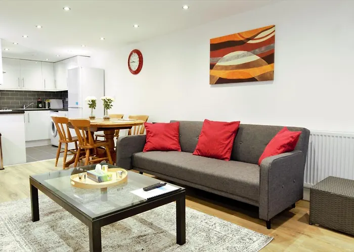 Stylish 2 Bedroom Apartment In The Heart Of Greenwich