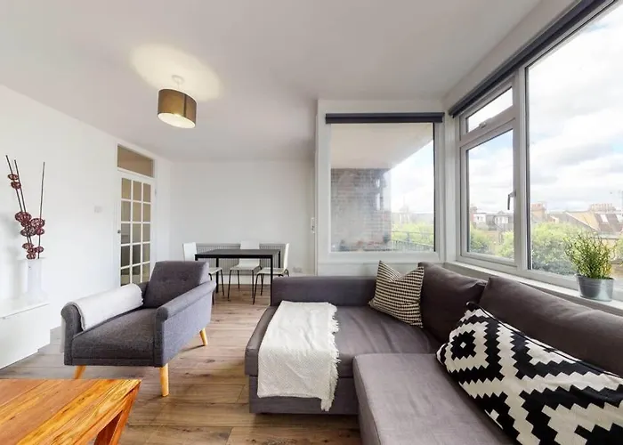 Amazing 3 Bedroom Flat - 4Mins To Tube Station