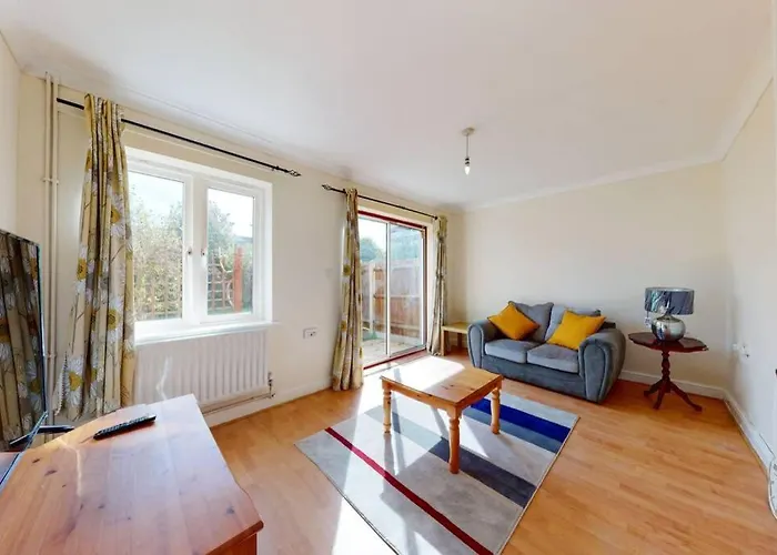 Super 2 Bed House Wprivateparking&Privategarden