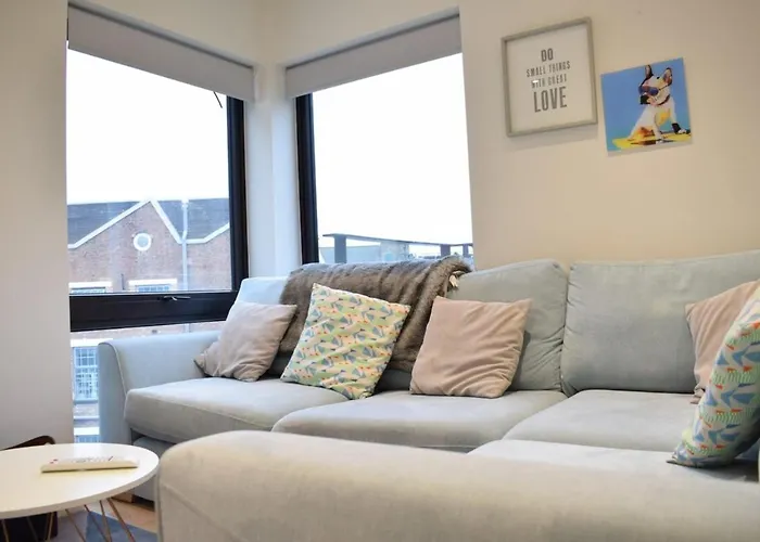 Bright 1 Bedroom Flat In North London With Balcony
