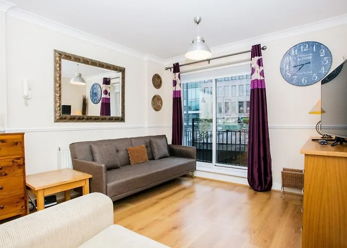 1 Bedroom Apartment On The Riverbank Near St Paul\'S