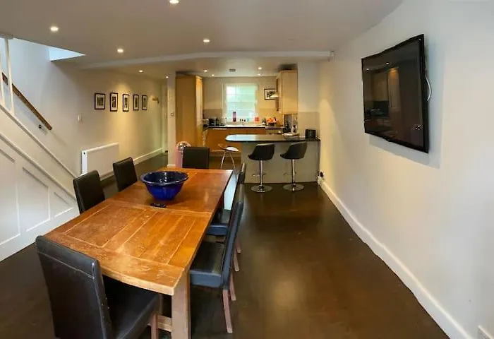 Luxury Central London 3 Bedroom Family House