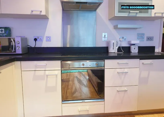 80S Retro 1Bed Studio Serviced Apartment Canary Wharf Perfect For Solo & Couple Travellers
