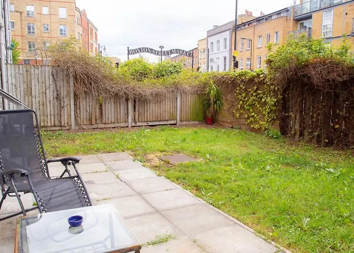 Shoreditch Hoxton Large 3 Bed Garden Flat