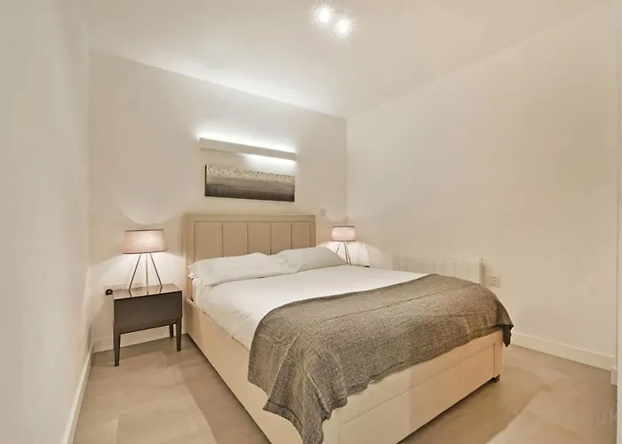 2Nd Floor 2Br Apartment In Soho