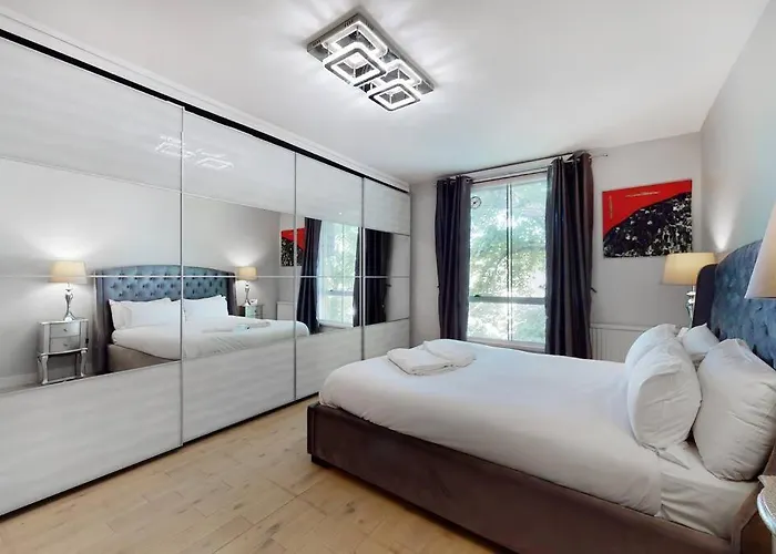 Superb 3 Bed Flat With Balcony In St John\'S Wood