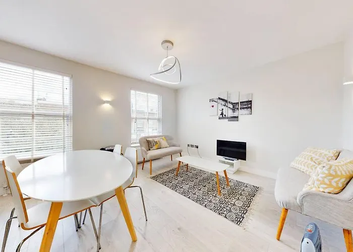 Stylish 2Bed2Bath Flat 4Min From Tube Station