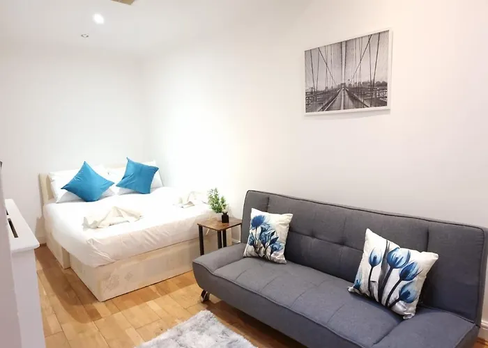 F1-Basement Studio Fits 3 Near Paddington