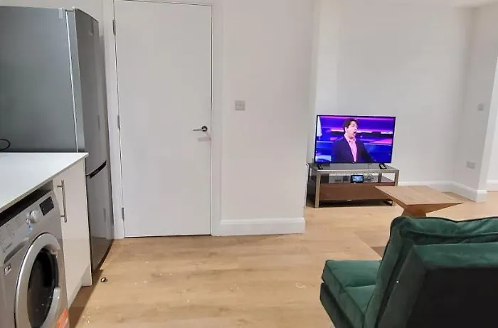 Garland Stylish Apartment 1 In Greater London