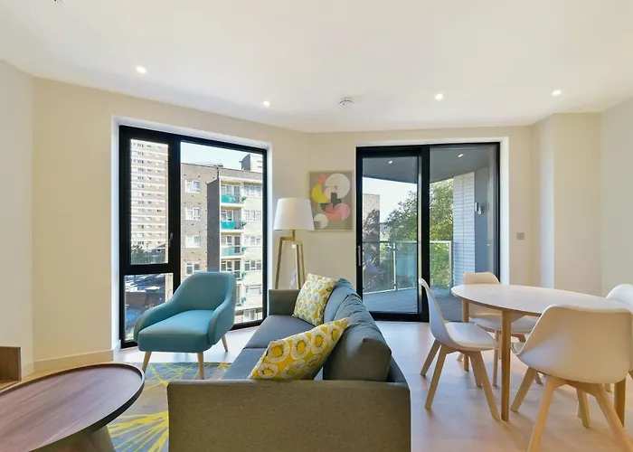 Stunning, Spacious Apartment With A Balcony